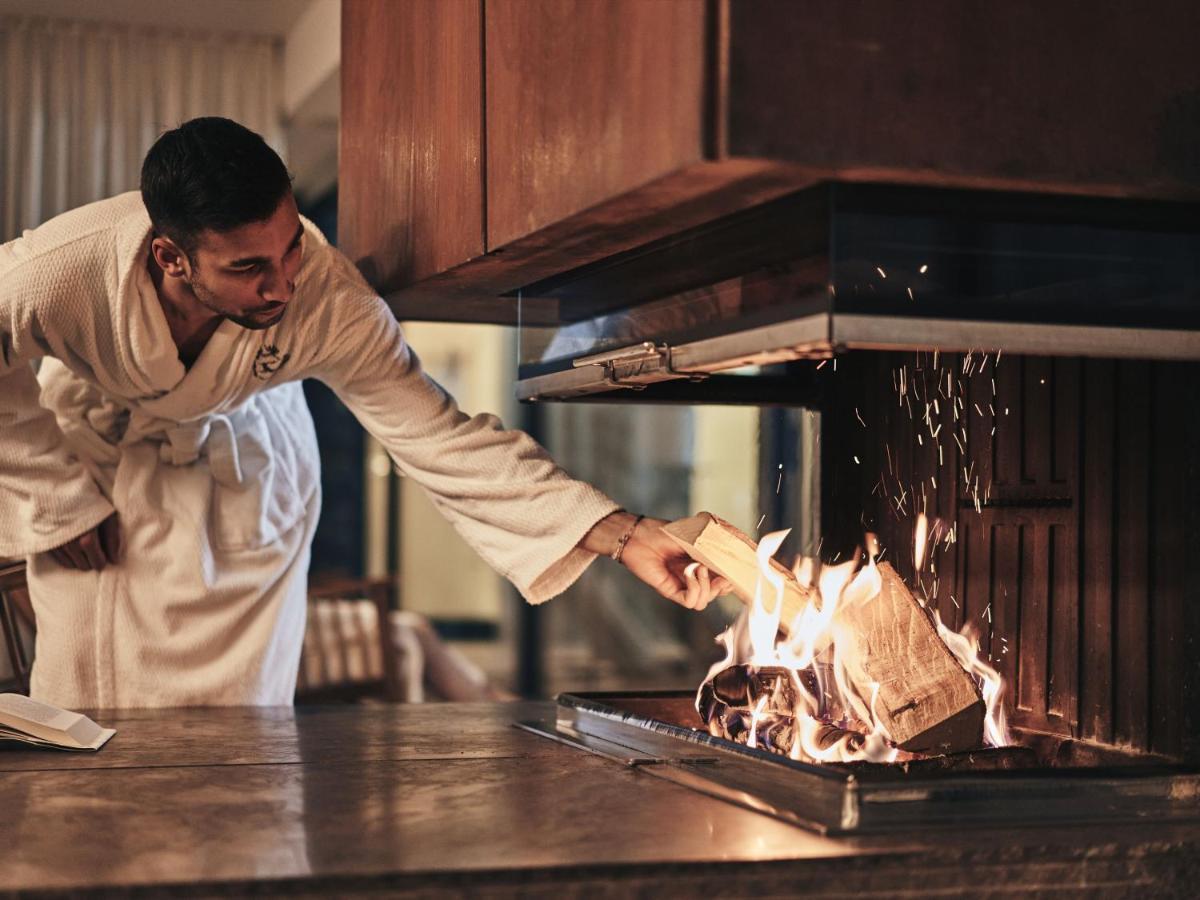 A-Rosa Ifen Hotel Kleinwalsertal Hirschegg  Екстериор снимка A chef cooking with a blowtorch