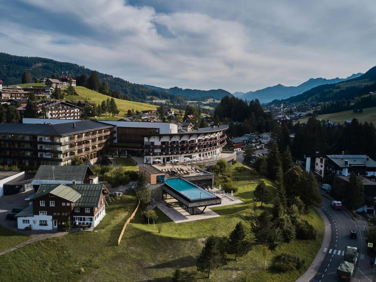 A-Rosa Ifen Hotel Kleinwalsertal Hirschegg  Екстериор снимка Aerial view of the resort