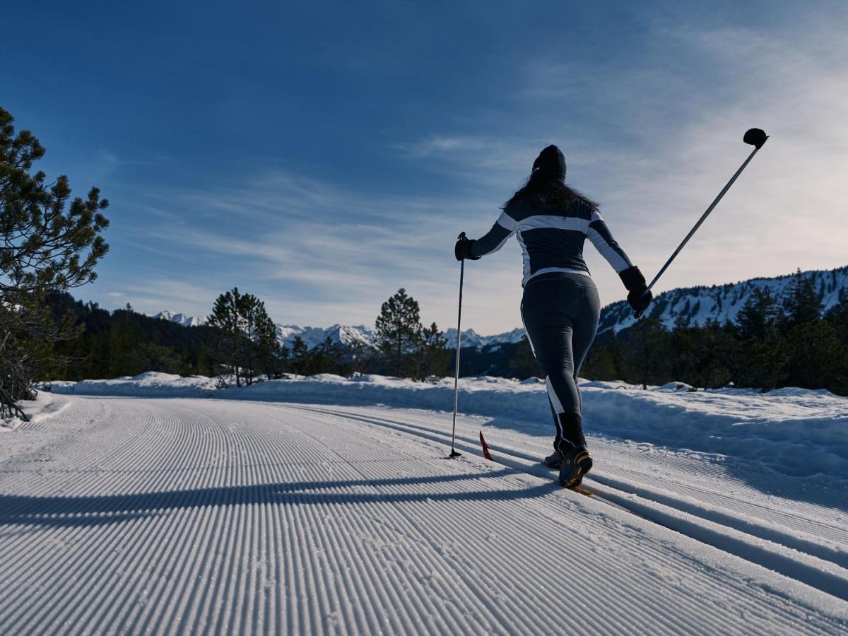 A-Rosa Ifen Hotel Kleinwalsertal Hirschegg  Екстериор снимка Cross-country skier on a track