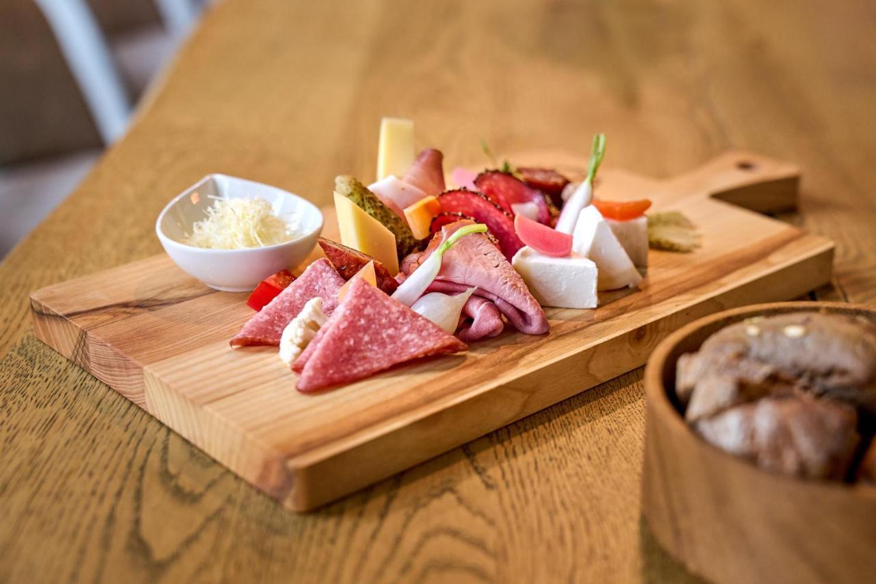 A-Rosa Ifen Hotel Kleinwalsertal Hirschegg  Екстериор снимка A selection of cured meats and cheese