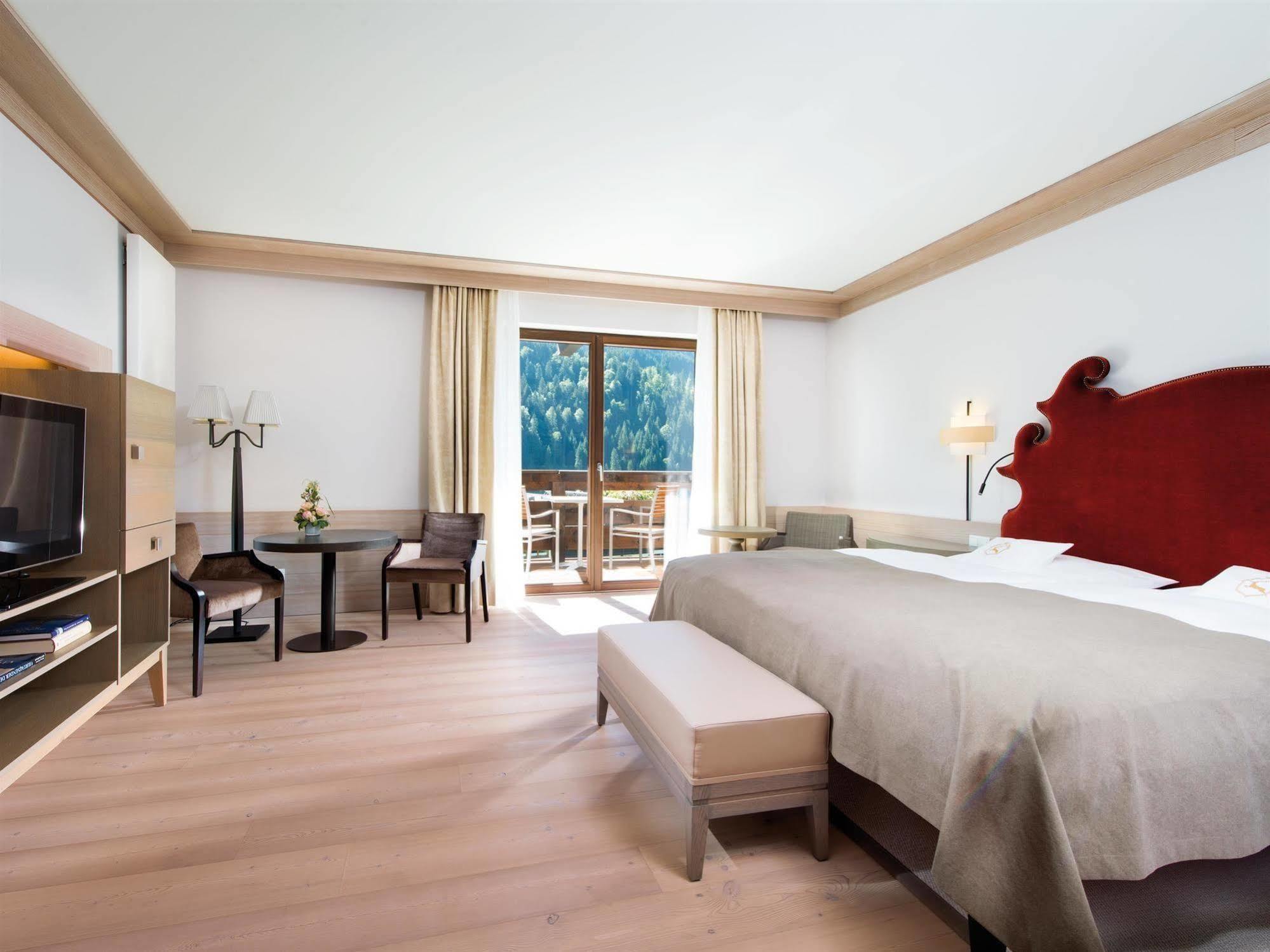 A-Rosa Ifen Hotel Kleinwalsertal Hirschegg  Екстериор снимка A room at the Hotel Axelmannstein