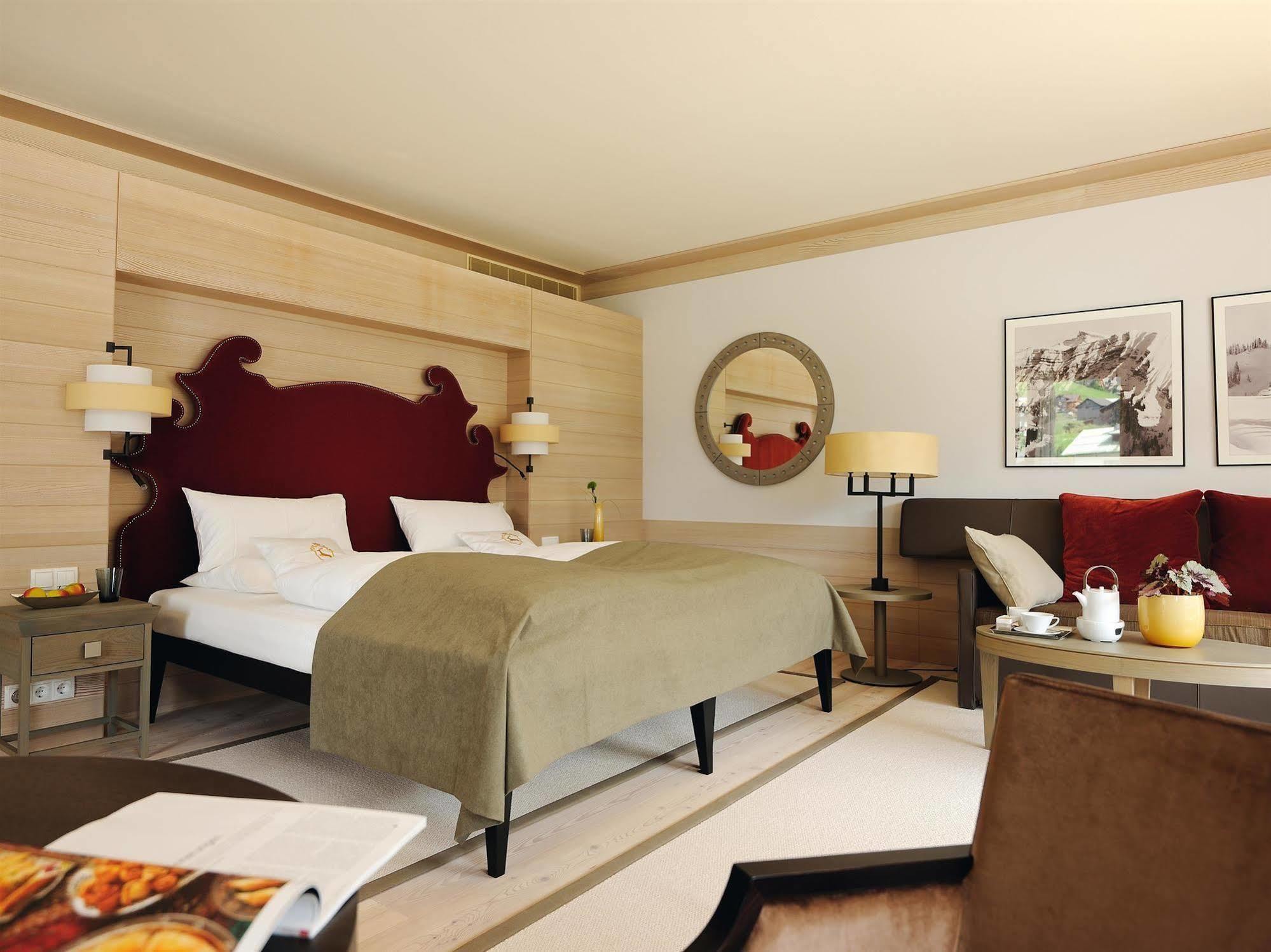 A-Rosa Ifen Hotel Kleinwalsertal Hirschegg  Екстериор снимка A room at the Hotel de Crillon